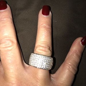 Beautiful size 8 cubic zirconia silver ring.